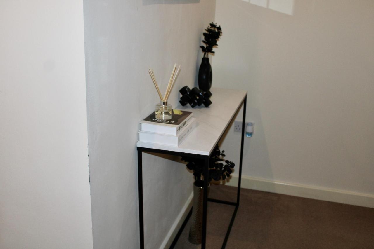 Glamorous Two Bed Flat * Londres