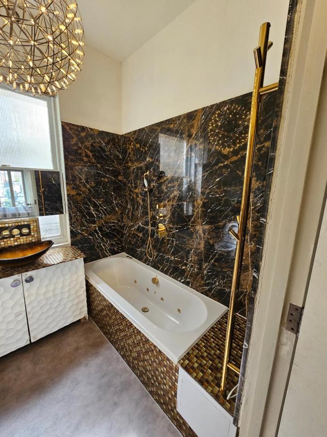 Flat 1, Charles Street * London