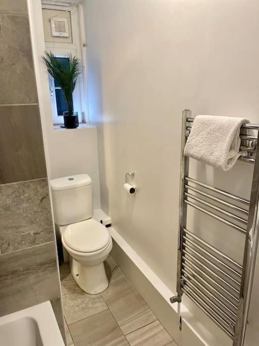 1 Bed In Zone 2, Minutes From Oval Tube. Londres