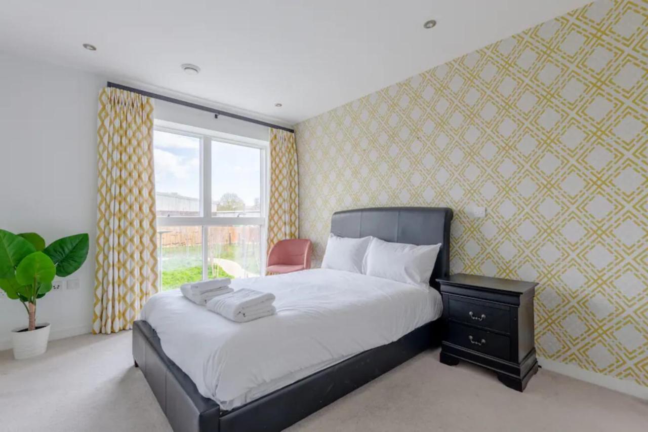 Spacious & Family Friendly 3bd House - Stratford Apartment *