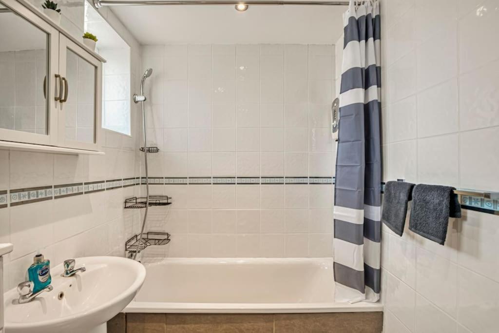 Lovely 3-bed Clapham Common * London