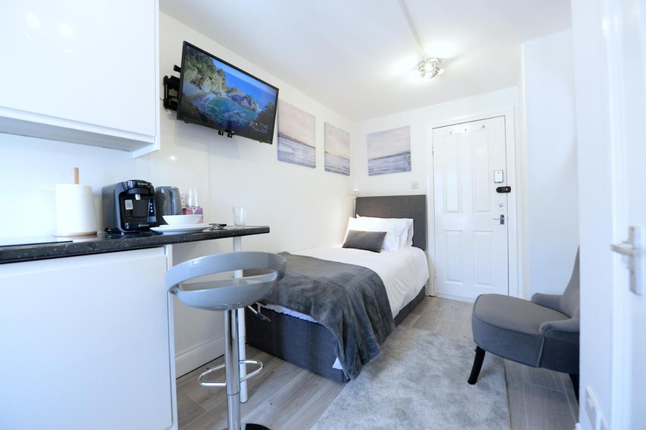 Very Close To Line Underground Shepherds Bush And Westfield Newly Refurbished * London