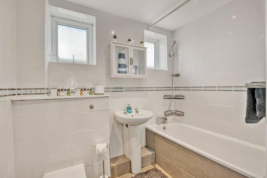 Lovely 3-bed Clapham Common *