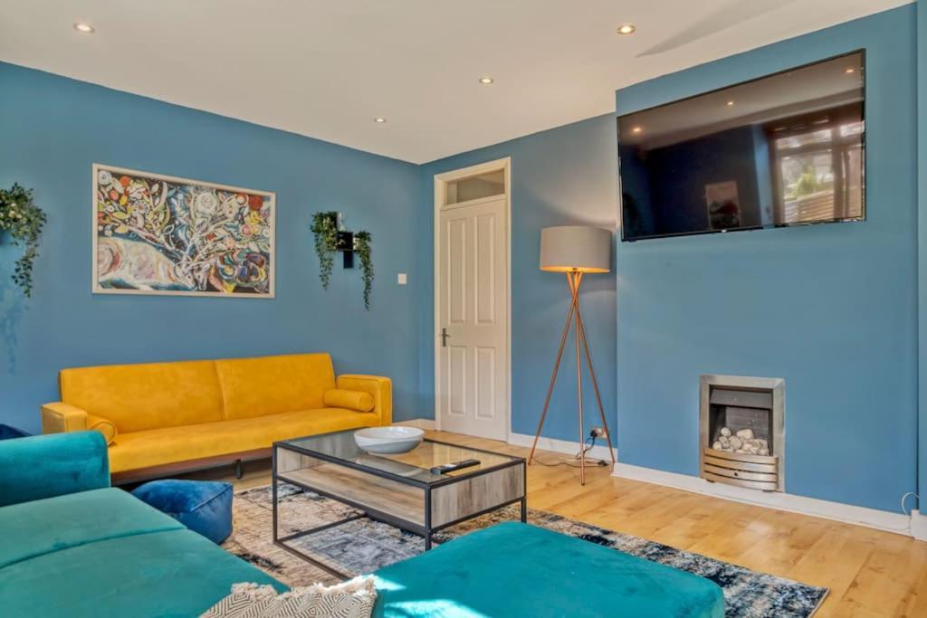 Lovely 3-bed Clapham Common Apartment London