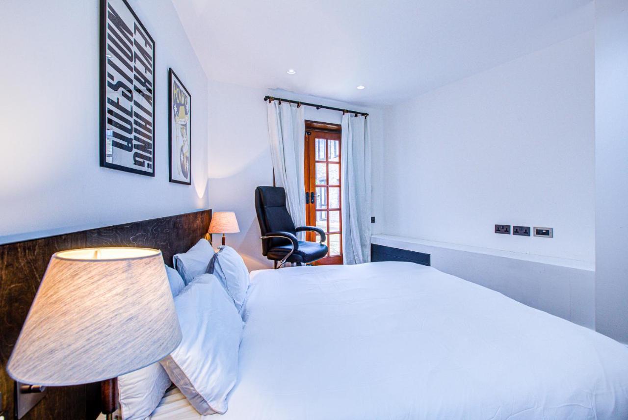 Beautiful 3-bedroom House Just Minutes From Queen's Park Tube Apartment *