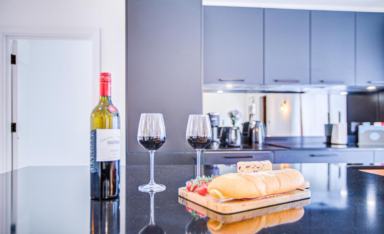 Apartment Beautiful 3-bedroom House Just Minutes From Queen's Park Tube *