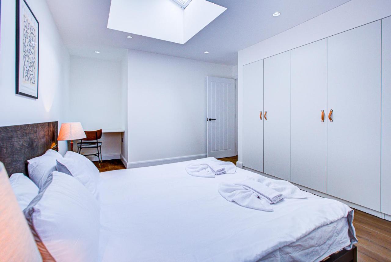 Beautiful 3-bedroom House Just Minutes From Queen's Park Tube Apartment
