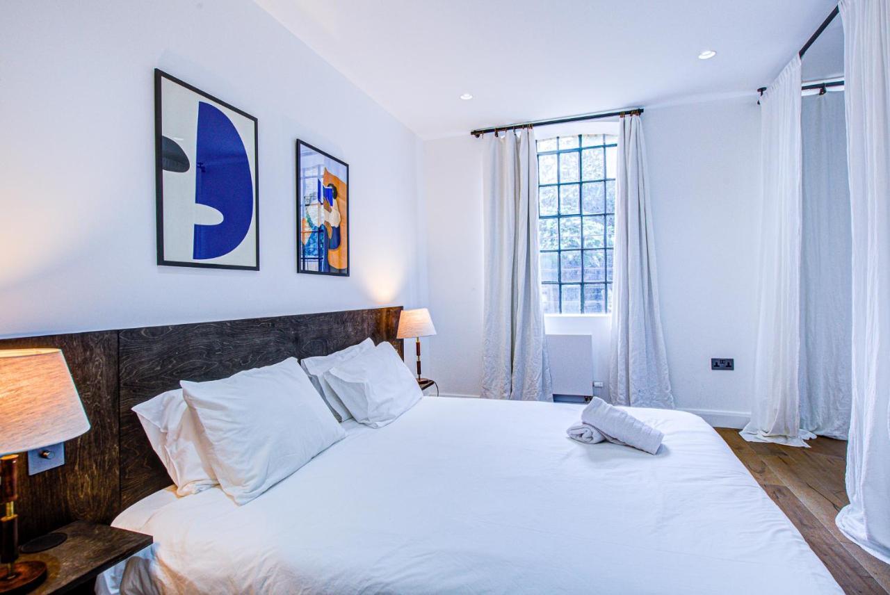 Beautiful 3-bedroom House Just Minutes From Queen's Park Tube Apartment *