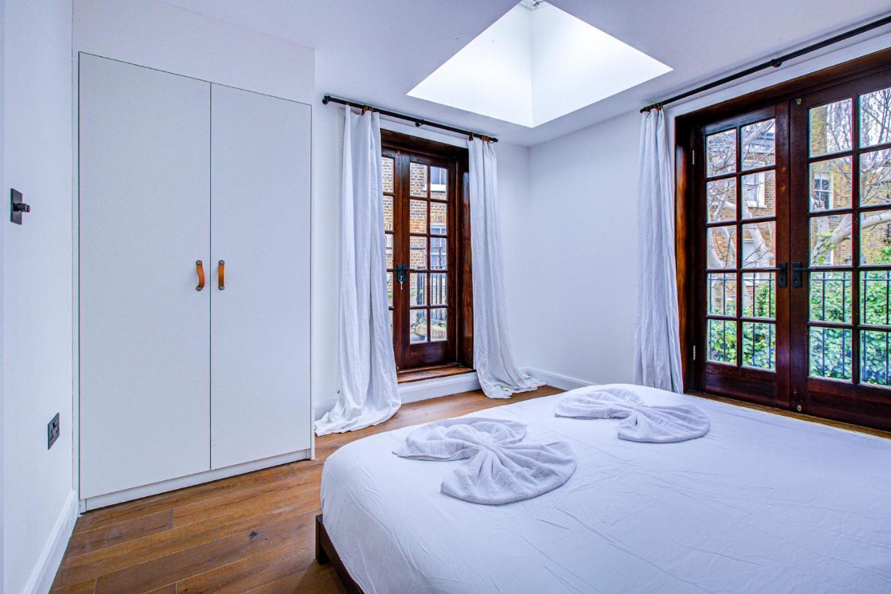 Beautiful 3-bedroom House Just Minutes From Queen's Park Tube Apartment
