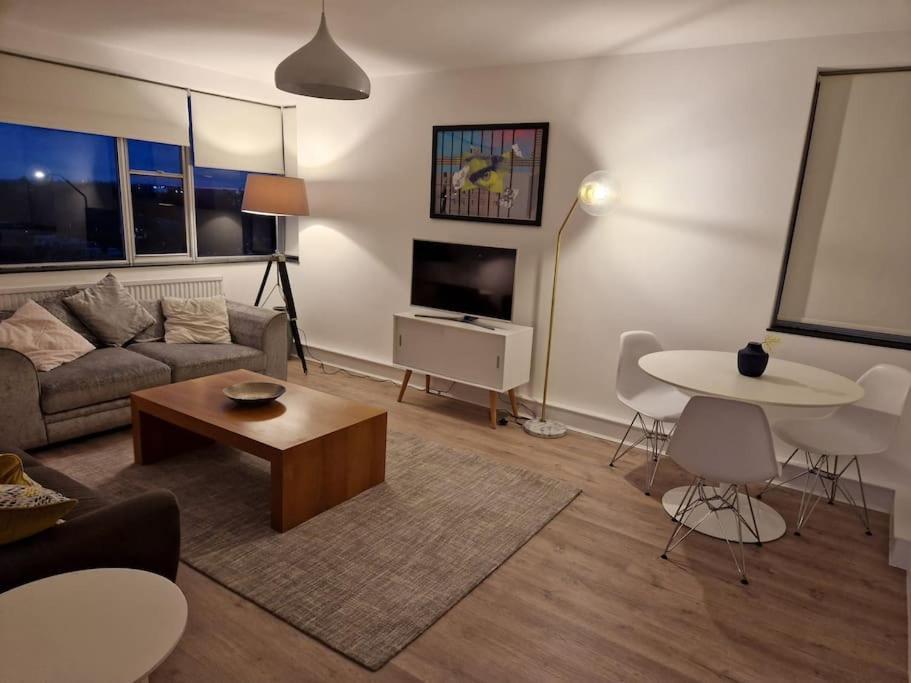 Newly Renovated Apartment! Apartamento *