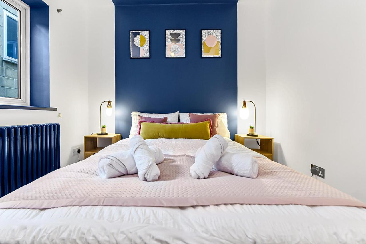 Spacious Contemporary 2 Bed Flat, Apartment