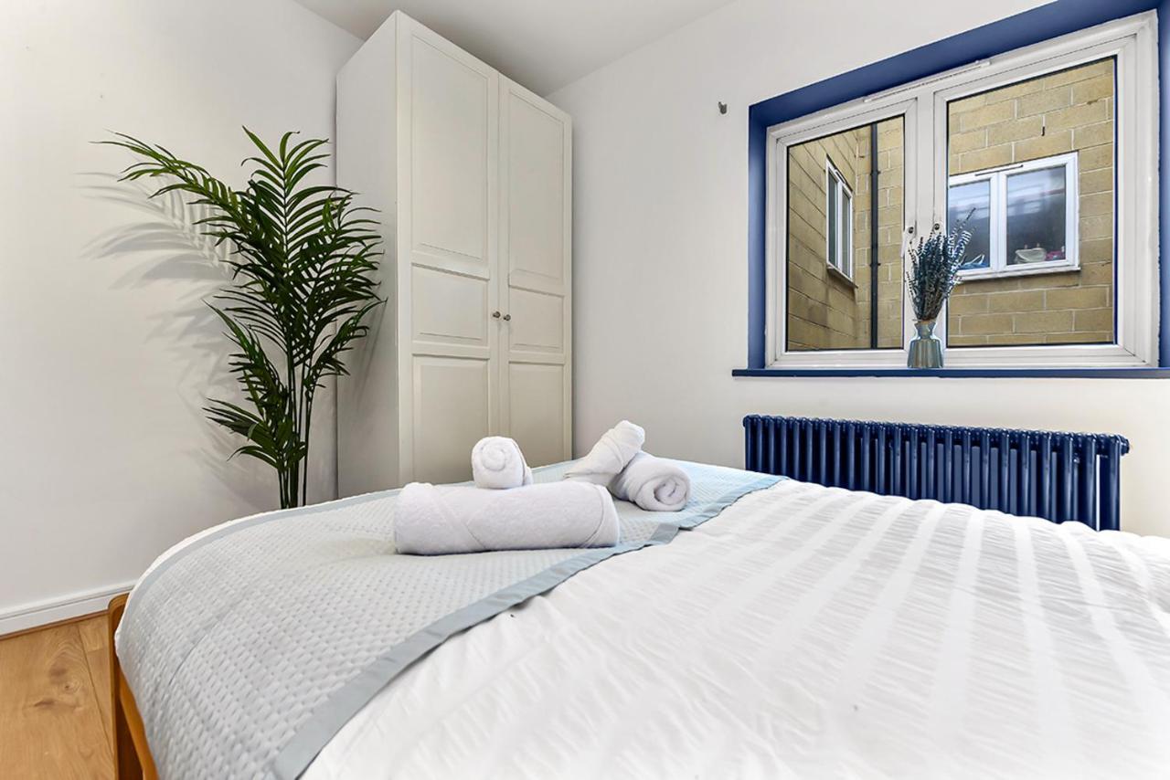 Spacious Contemporary 2 Bed Flat, * London