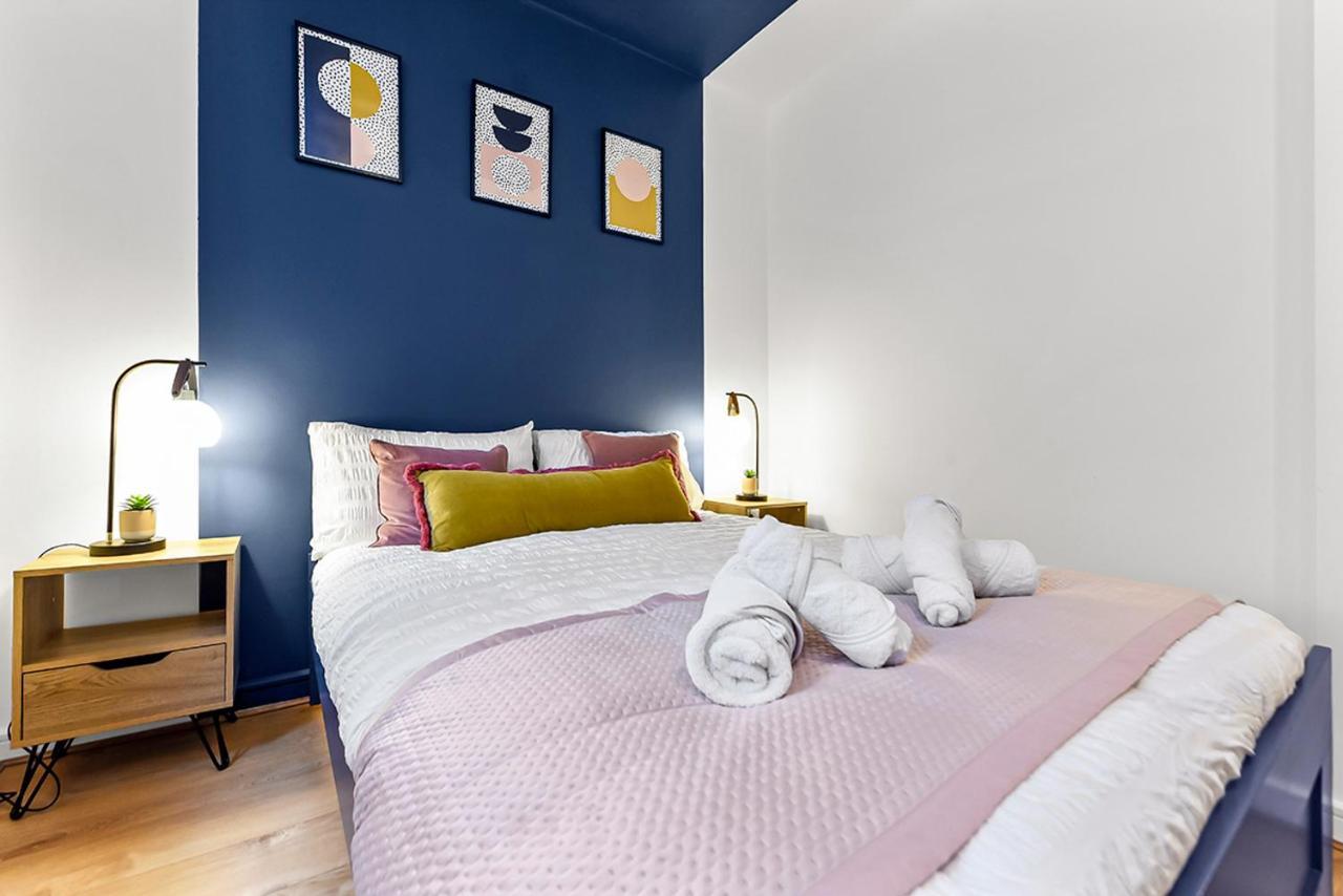 Spacious Contemporary 2 Bed Flat, London