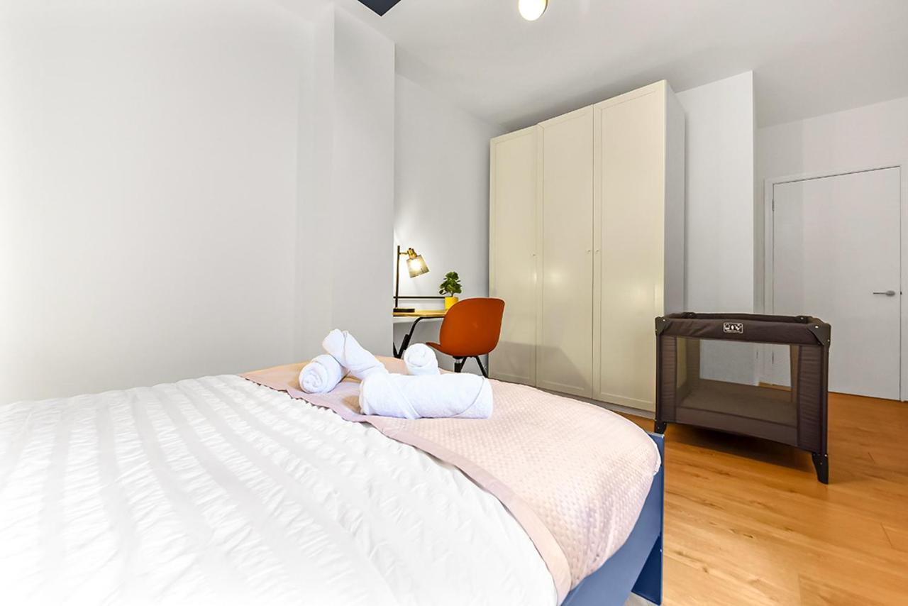 Spacious Contemporary 2 Bed Flat, *