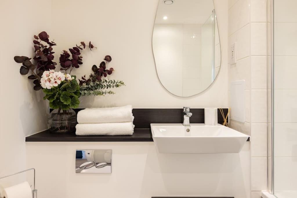 Wild Roses Serviced - Upton Park London