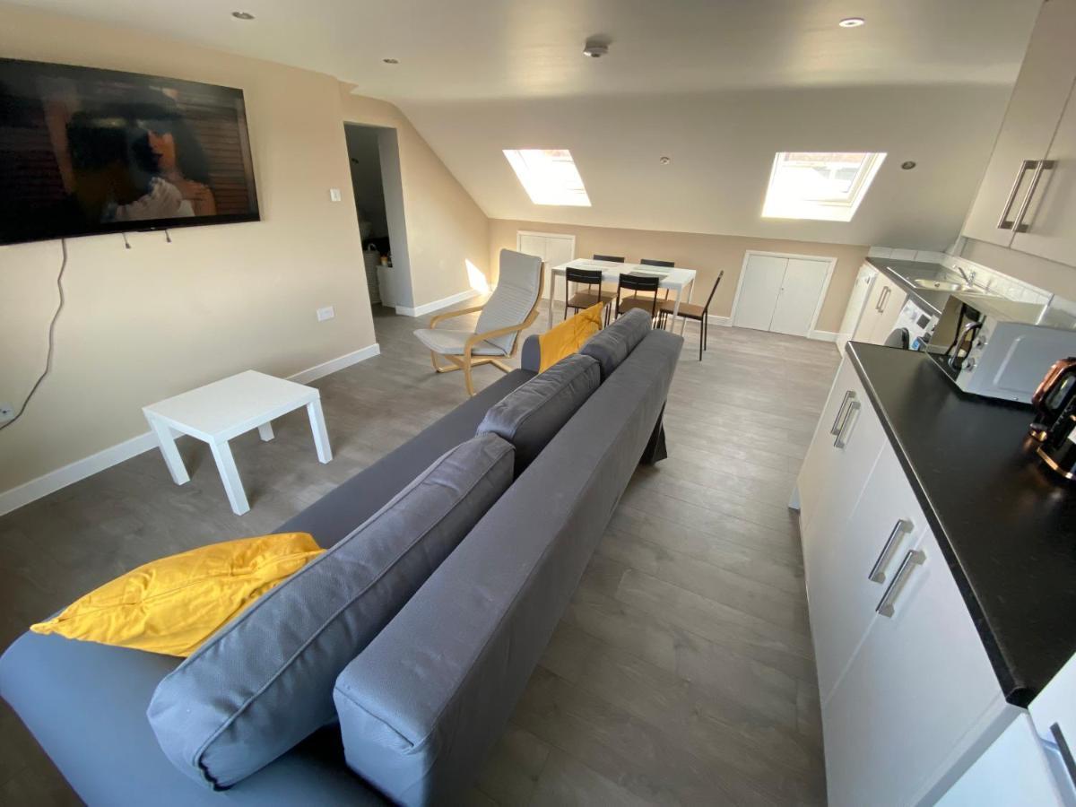 Stunning 1 Bedroom Flat In Wood Apartment London