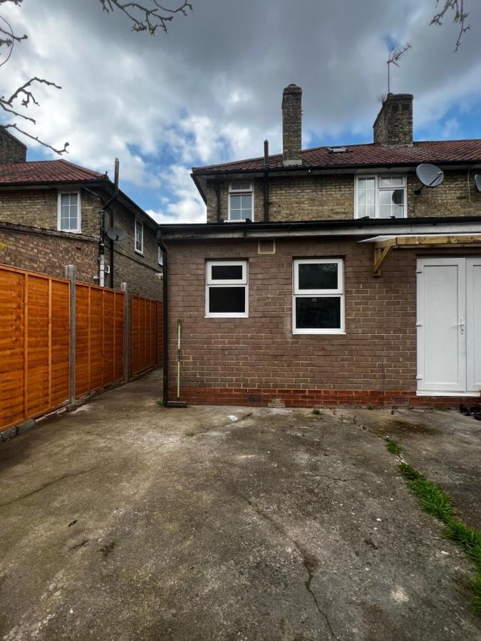 Good Priced Single In Sherperds Bush Gasthof London