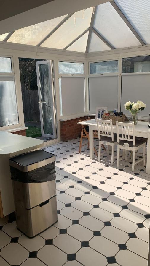 Great 5-bedroom House In Thornton Road Sleeps 14+ * London