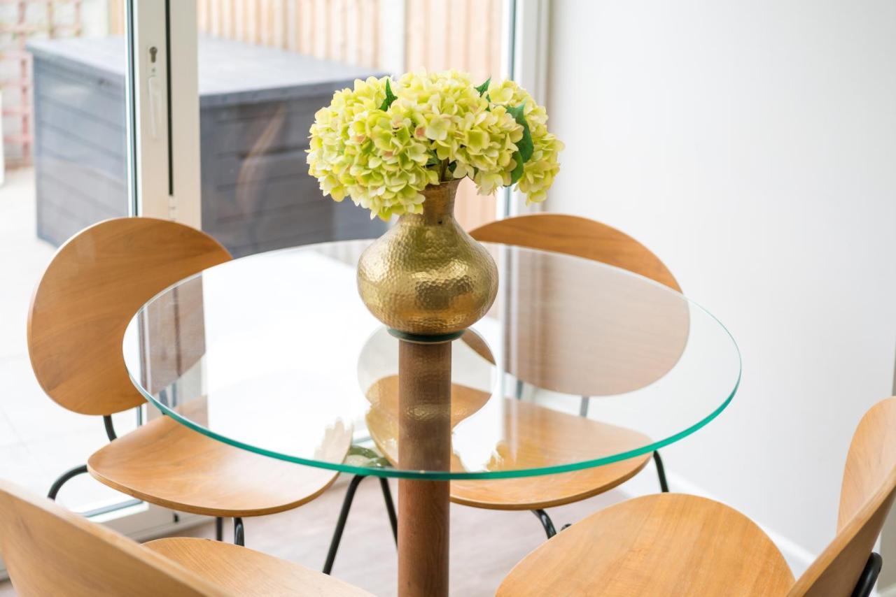 Elegant 3 Bedroom Retreat Minutes From Canary Wharf Holiday home