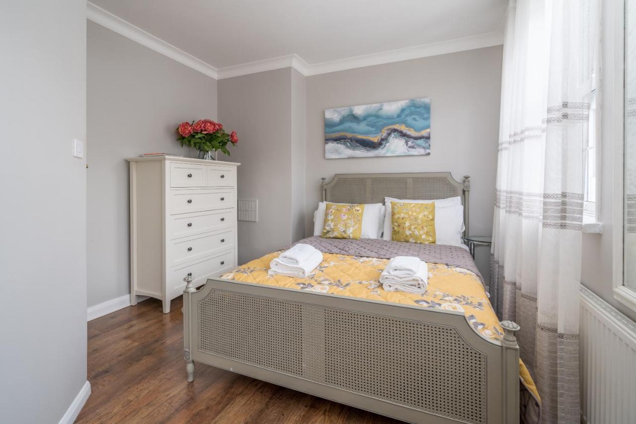 Holiday home Elegant 3 Bedroom Retreat Minutes From Canary Wharf London