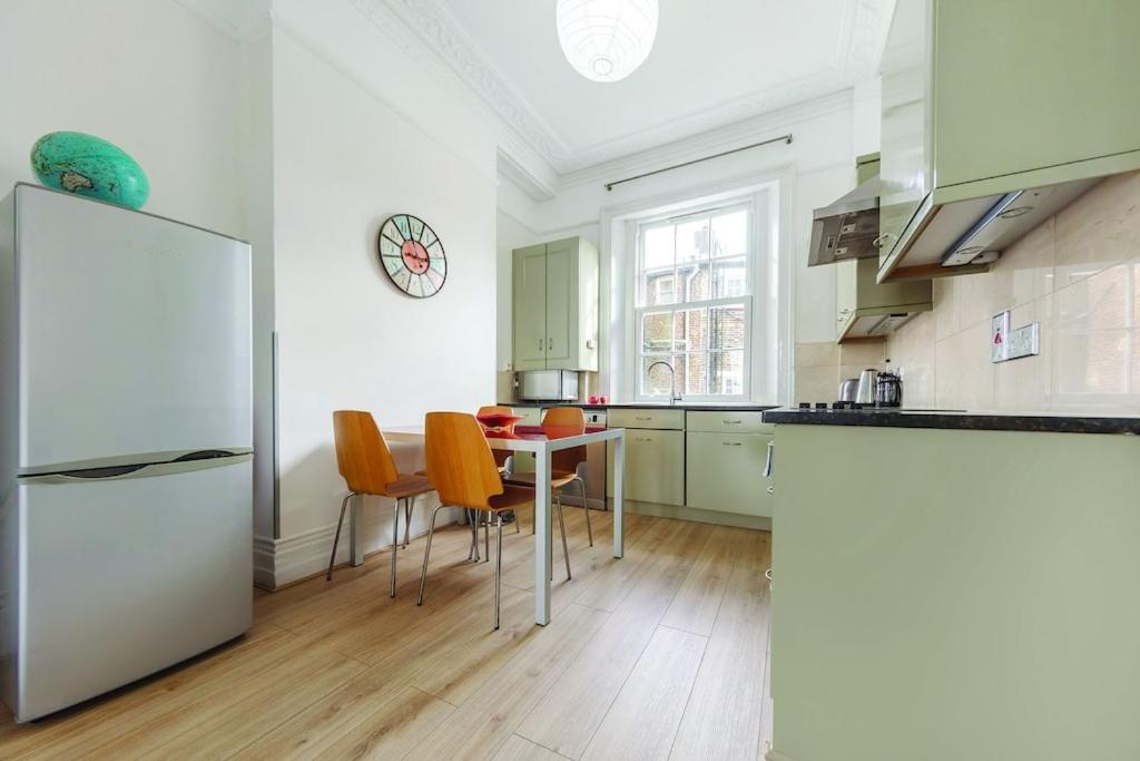 Beautiful Flat In Westminster Apartment