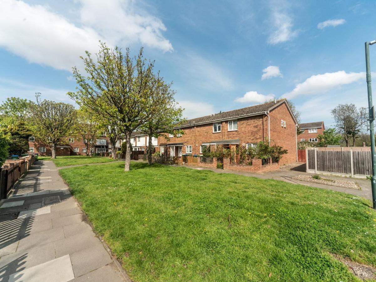 Pass The Keys Spacious Cosy Close To Abbey Wood Holiday home London