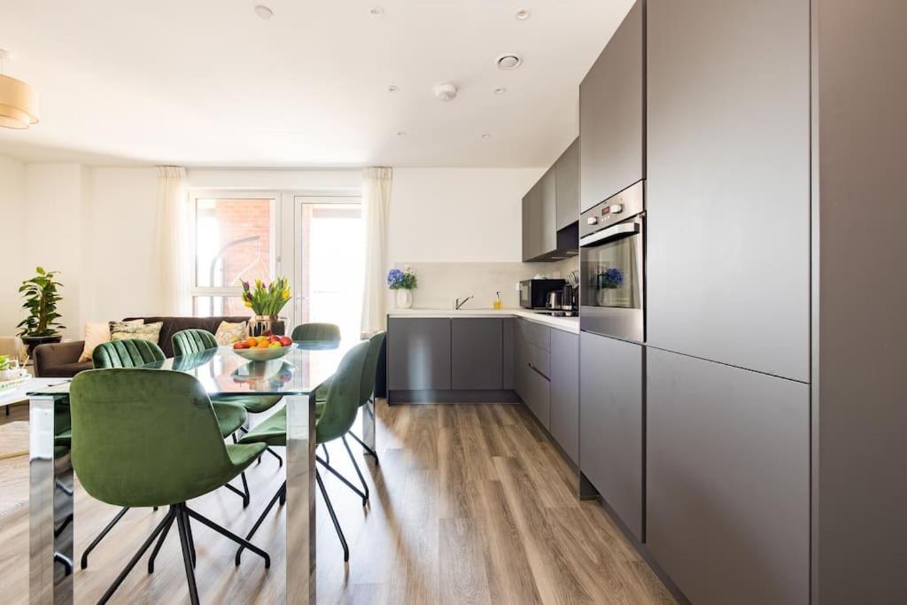 Wild Roses Serviced - Upton Park Apartment
