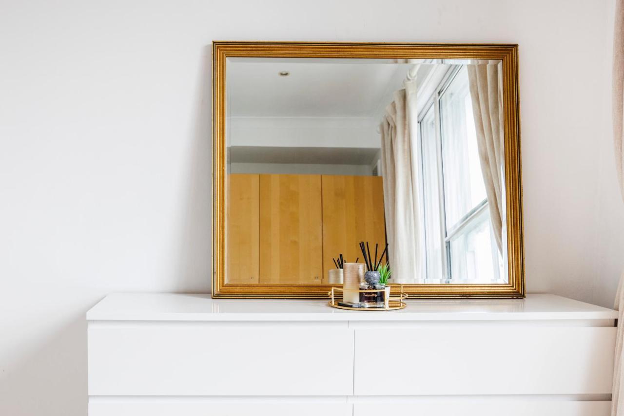 Stylish Opposite Westfields * London