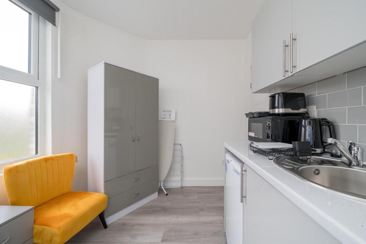 Apartment Selwyn Road London