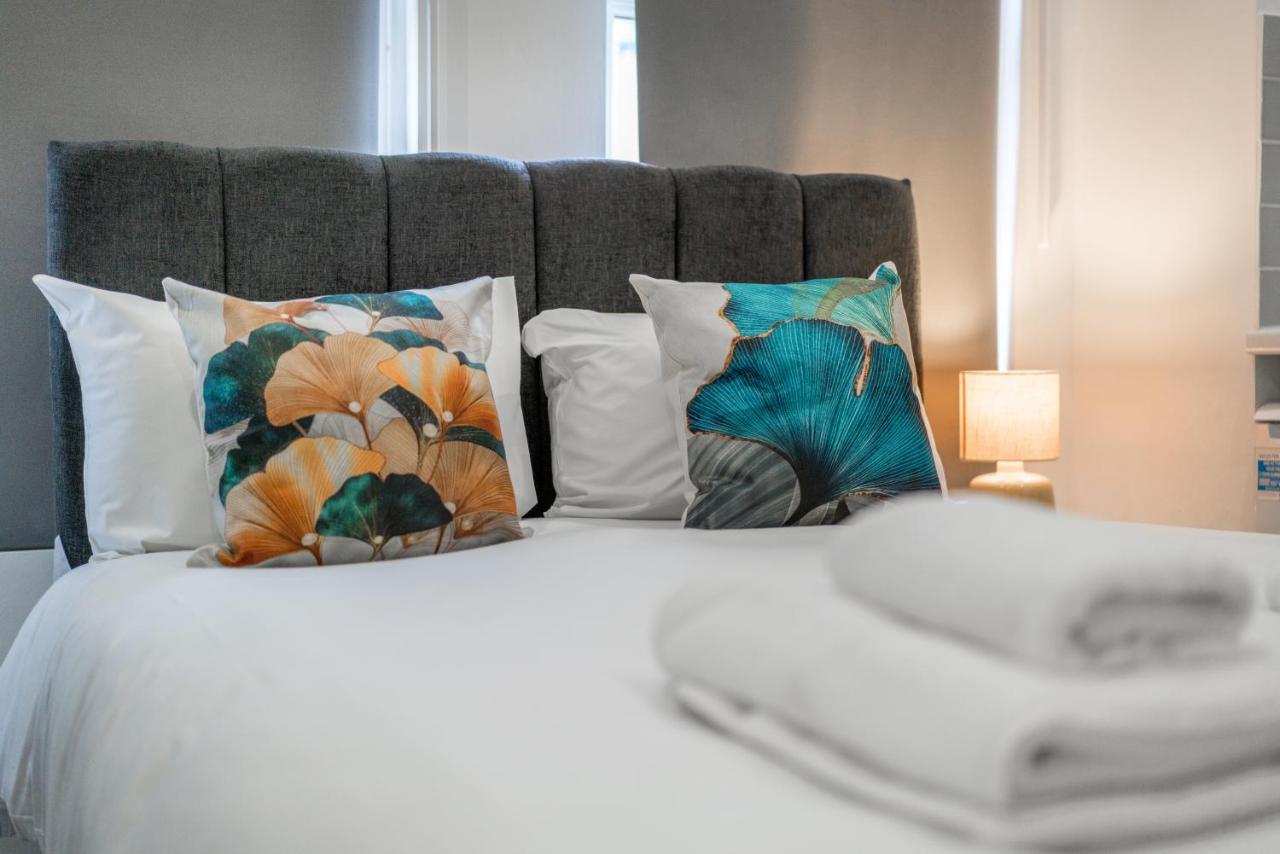 Selwyn Road Apartment *