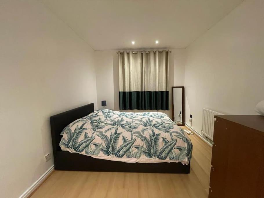 Apartment Beautiful 2 Bedroom Flat In London! Near Excel O2 Arena And Central! With Garden