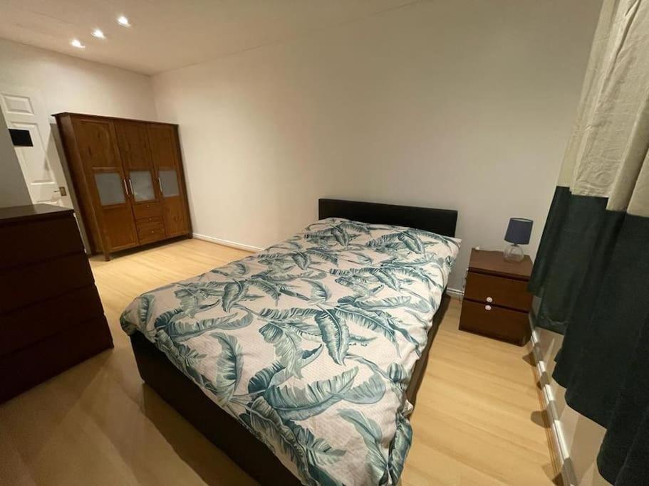 Apartment Beautiful 2 Bedroom Flat In London! Near Excel O2 Arena And Central! With Garden