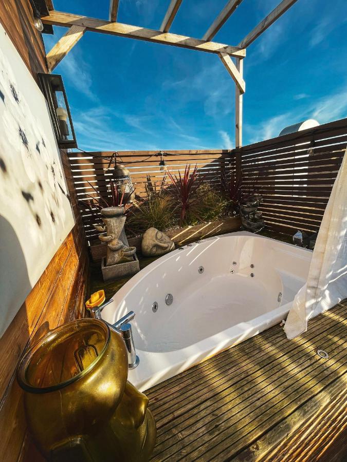 2 Bedroom Roof Terrace With Sauna Jakuzzi And Outdoor Cinema Apartment