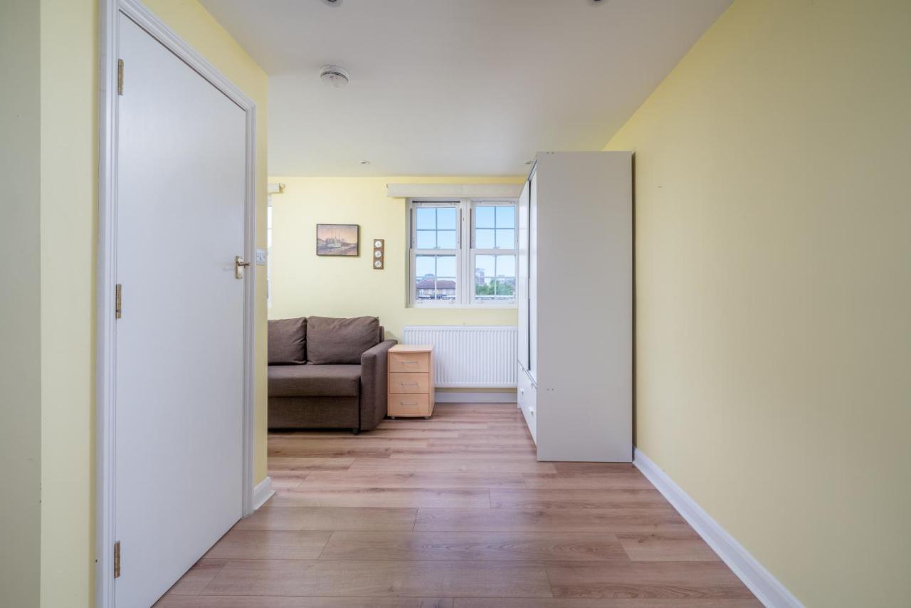 Holiday home Elegant 3 Bedroom Retreat Minutes From Canary Wharf