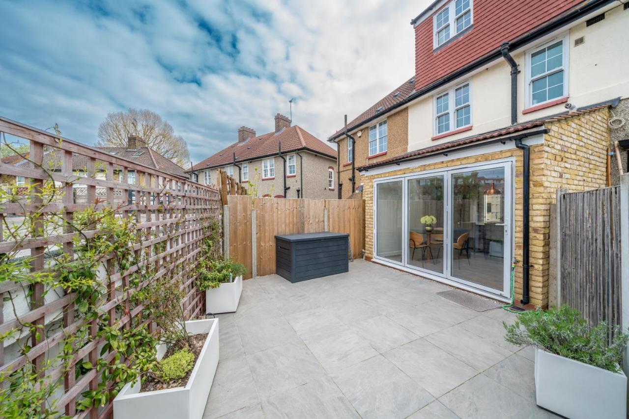 Holiday home Elegant 3 Bedroom Retreat Minutes From Canary Wharf *