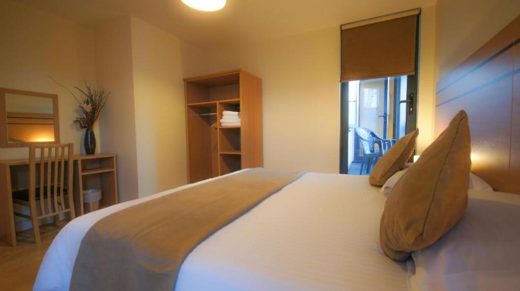 Apartment Crompton Court London