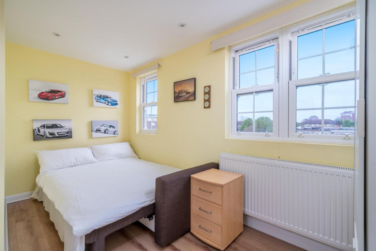 Elegant 3 Bedroom Retreat Minutes From Canary Wharf * London