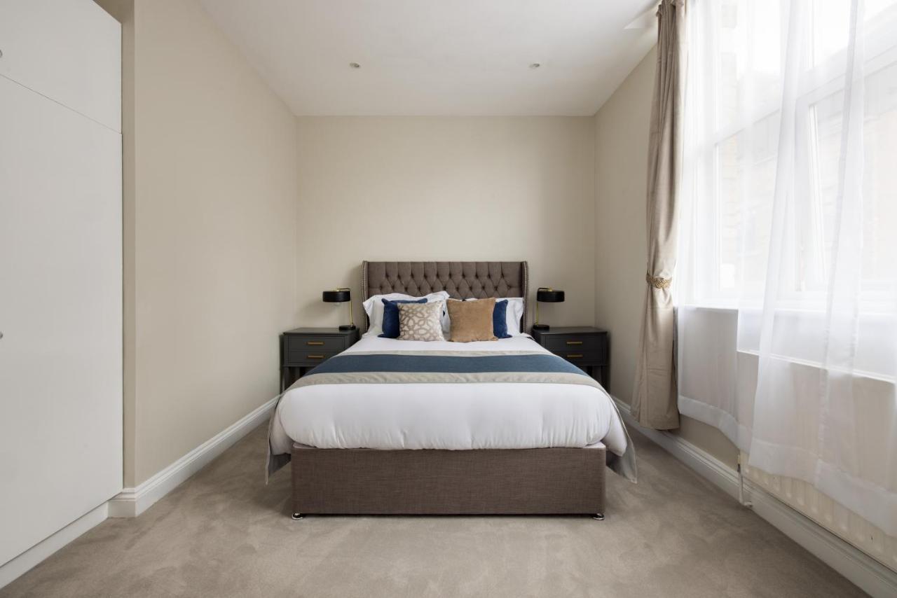Avari - Hatton Collection * London