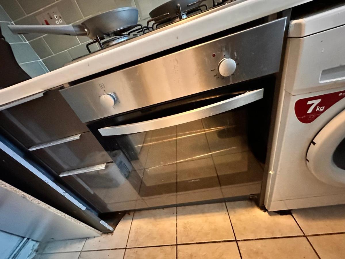 Perfect Family Next To Bridge * London
