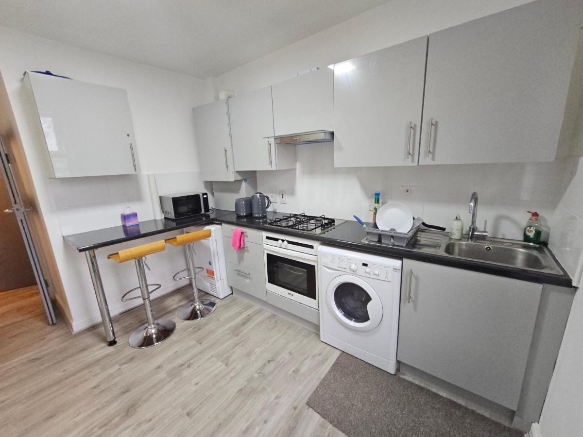 Homestay Apartment, Line *