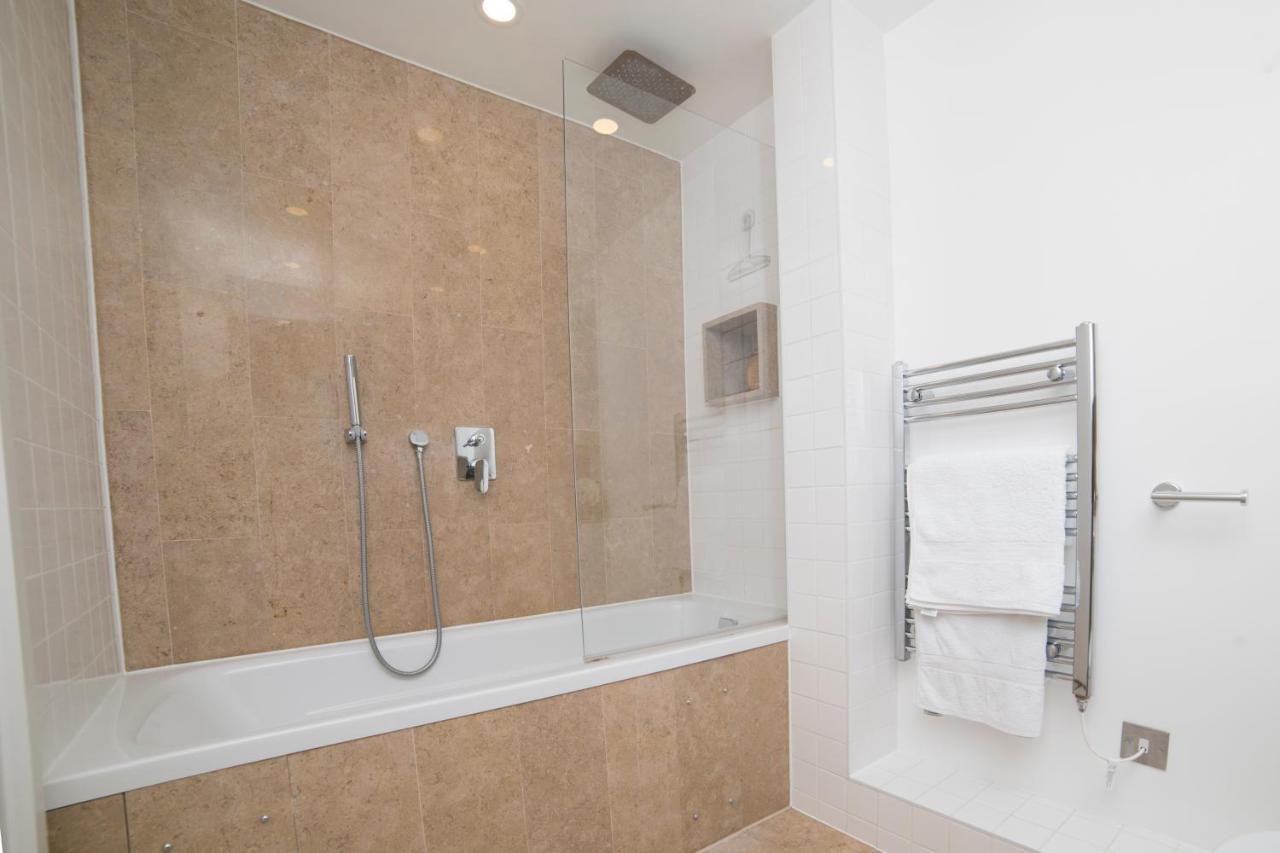 Premier 3 Bed Lux - Sleeps 8 Apartment