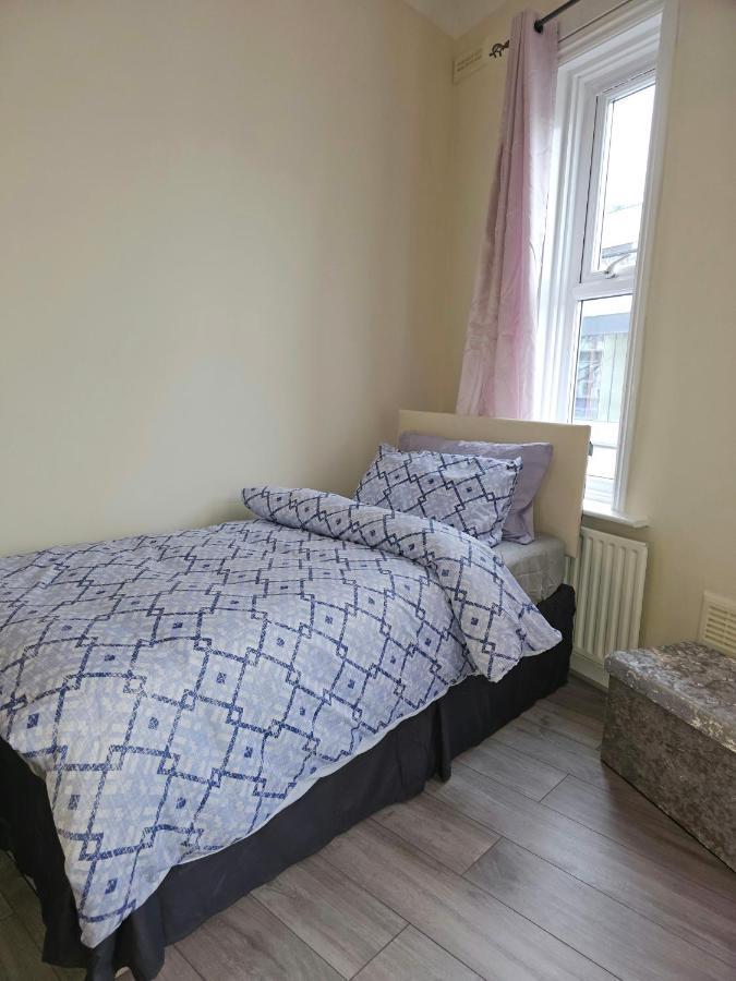 Homestay Apartment, Line