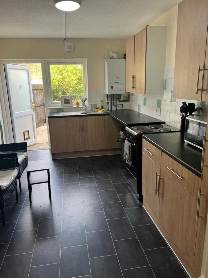 Stunning 3 Bedroom Property- Large *