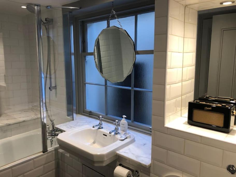 Kings Cross, Self-contained House & Private Garden Ferienhaus London