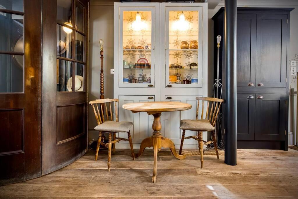 Kings Cross, Self-contained House & Private Garden Ferienhaus *