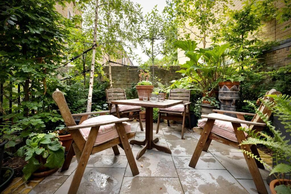 Kings Cross, Self-contained House & Private Garden Ferienhaus London