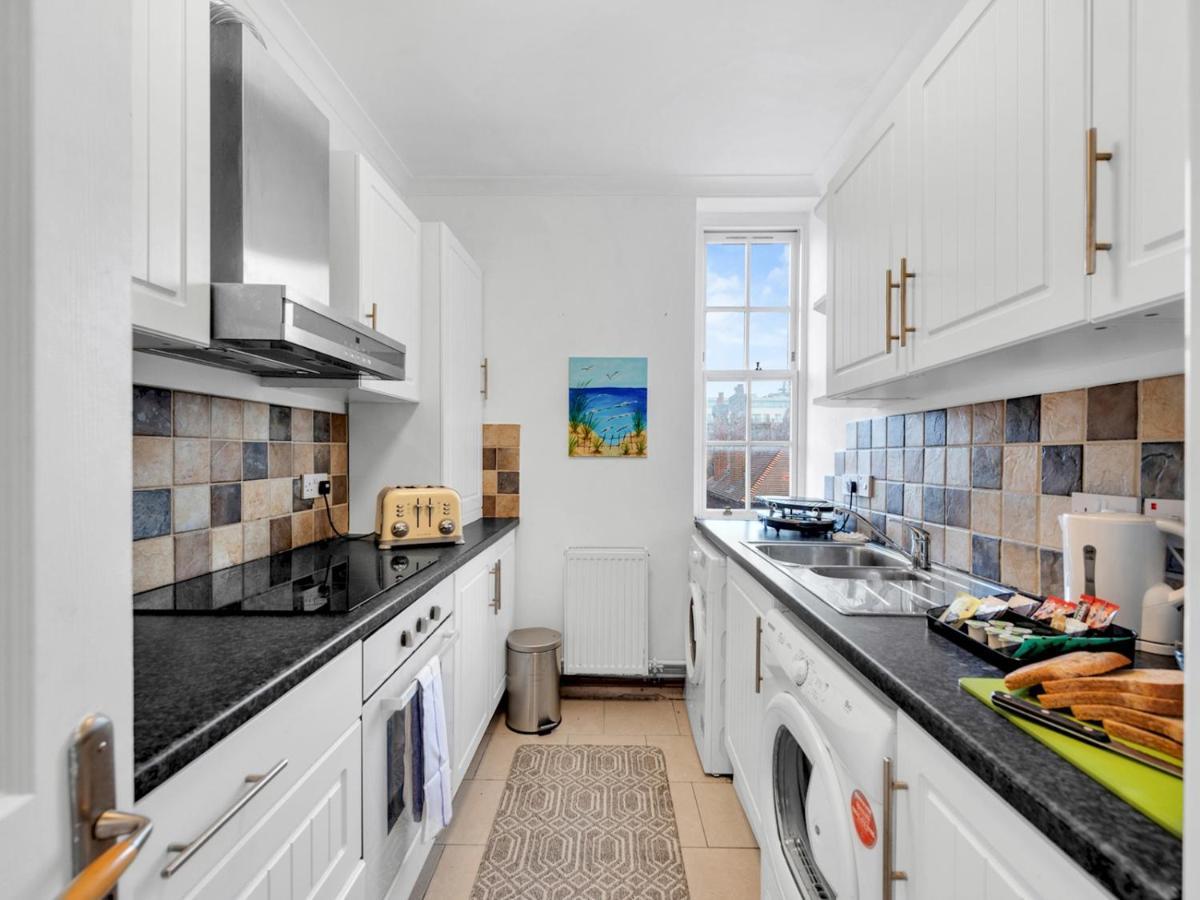 Pass The Keys - Spacious Modern 2br Flat For 6, 3min Walk To Hammersmith Station