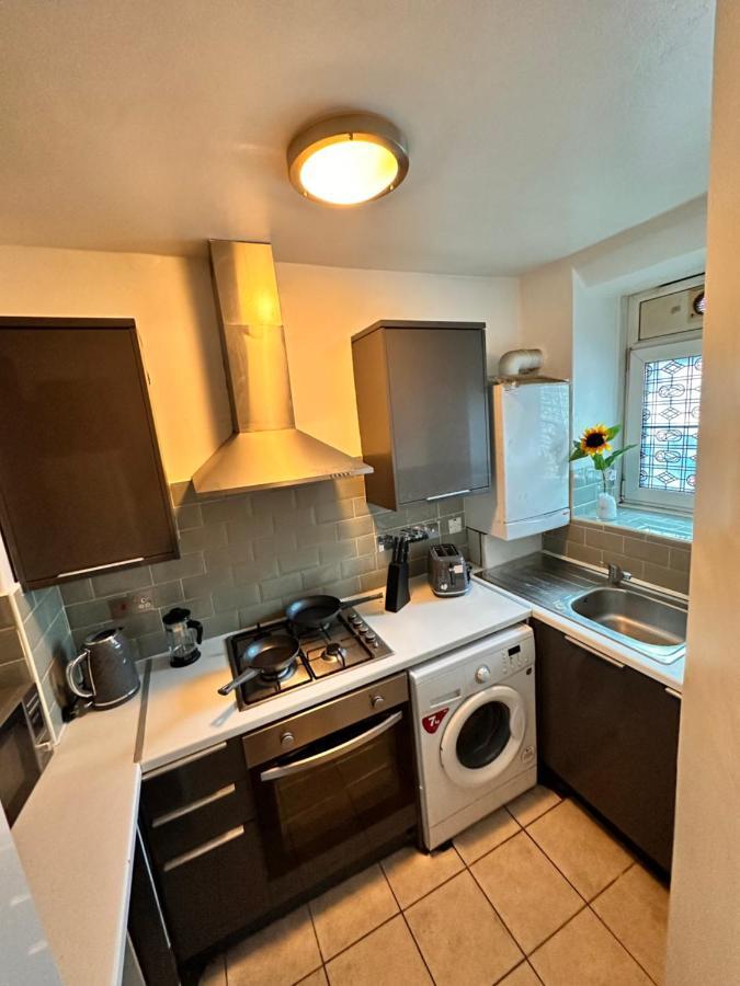 Perfect Family Next To Bridge London