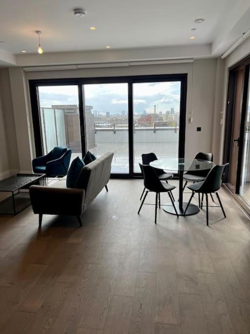 2 Bedroom Penthouse Apartment London