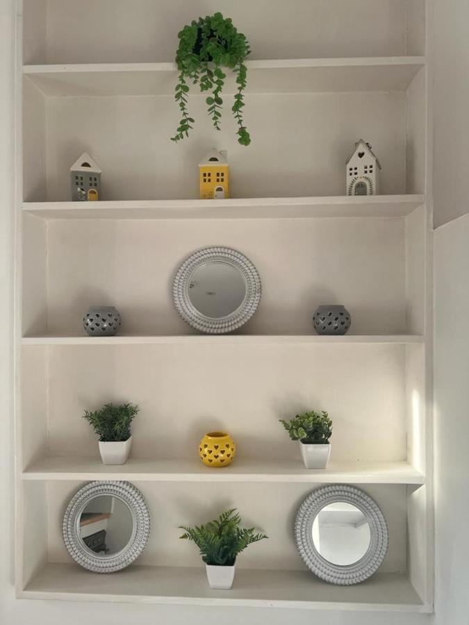 Lovely First Floor Flat-2 Apartment *